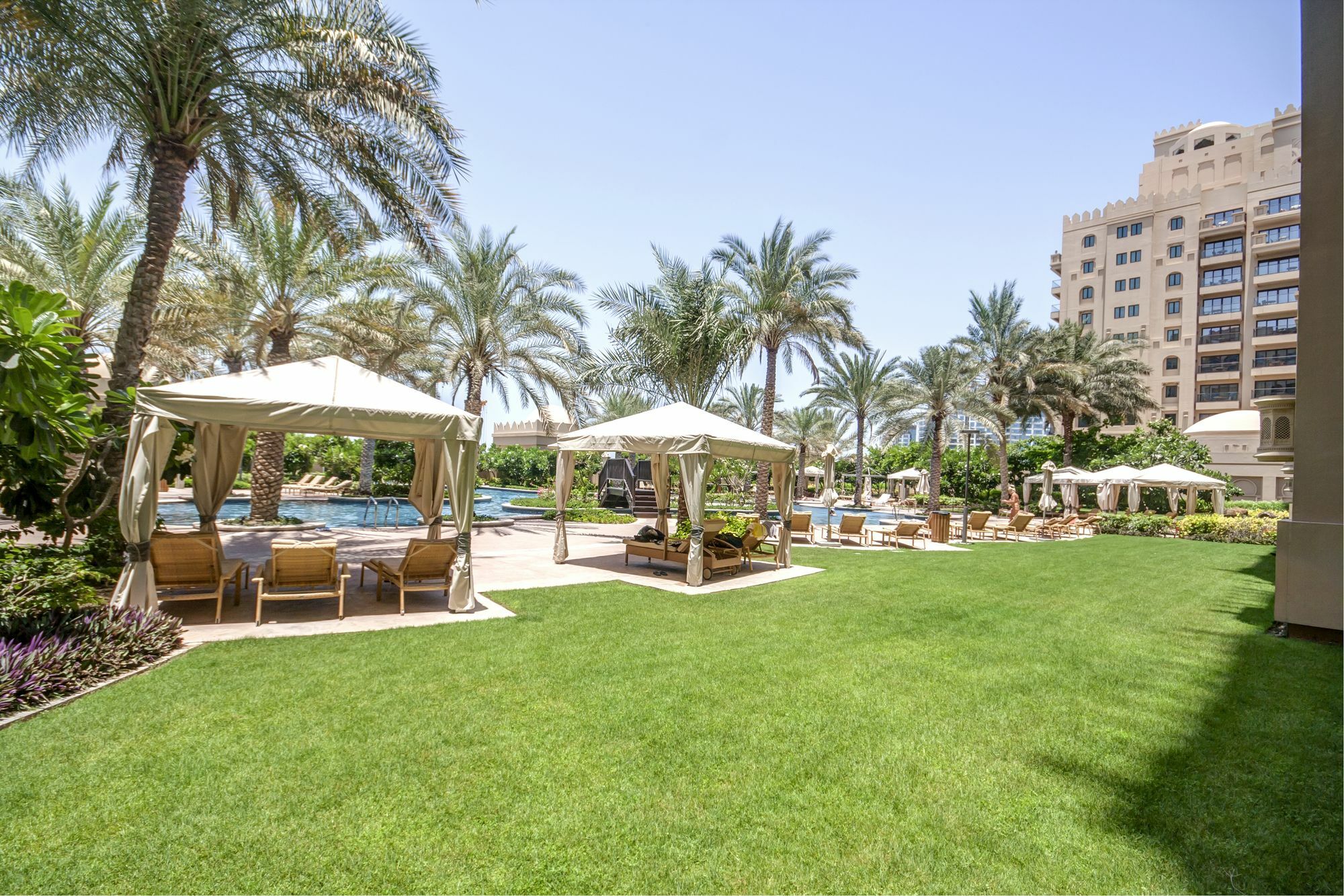 Beachfront Two Bedrooms On Palm Jumeirah By Deluxe Holiday Homes Дубай Екстериор снимка