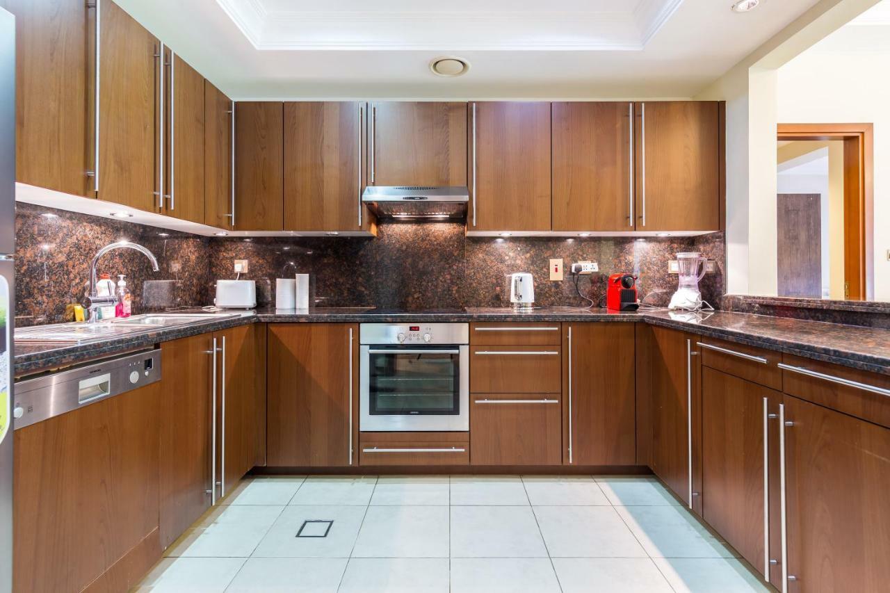Beachfront Two Bedrooms On Palm Jumeirah By Deluxe Holiday Homes Дубай Екстериор снимка