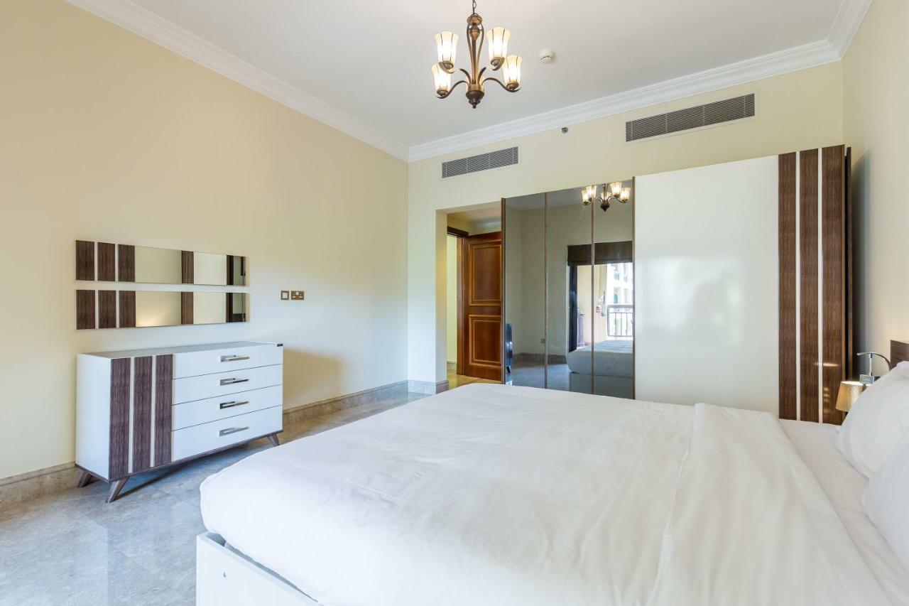 Beachfront Two Bedrooms On Palm Jumeirah By Deluxe Holiday Homes Дубай Екстериор снимка