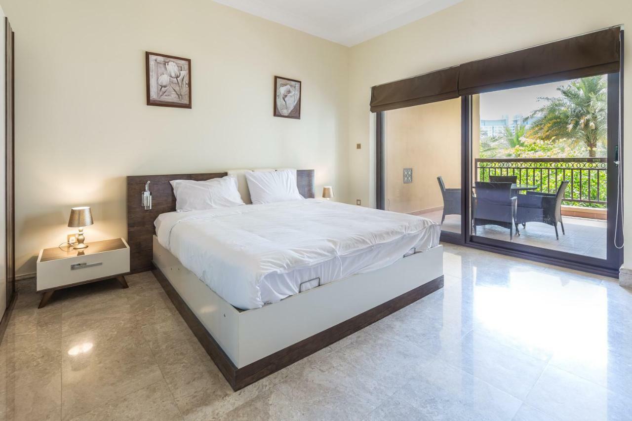 Beachfront Two Bedrooms On Palm Jumeirah By Deluxe Holiday Homes Дубай Екстериор снимка