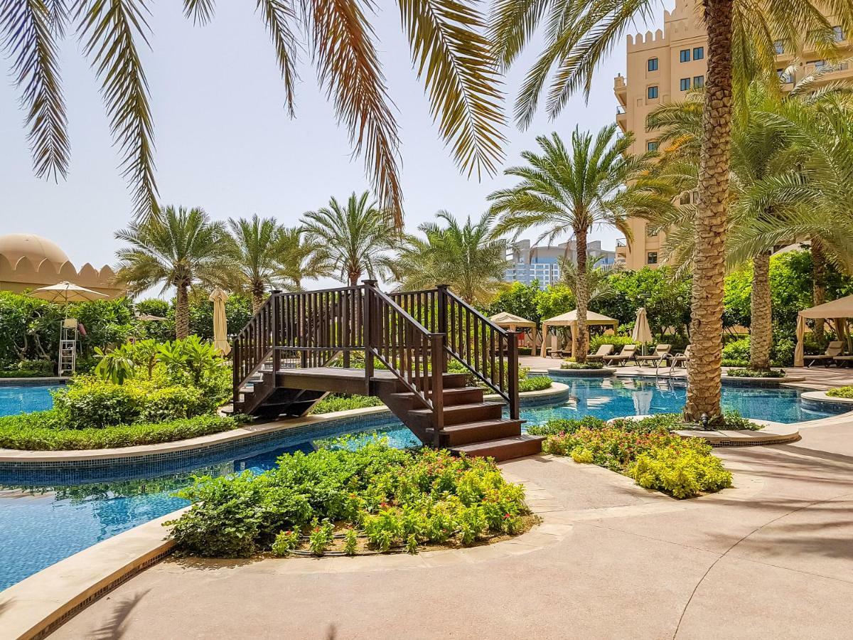 Beachfront Two Bedrooms On Palm Jumeirah By Deluxe Holiday Homes Дубай Екстериор снимка