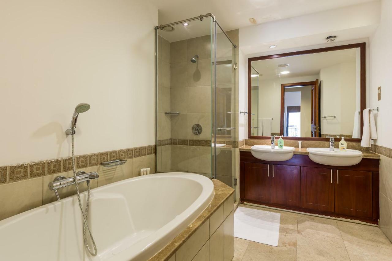Beachfront Two Bedrooms On Palm Jumeirah By Deluxe Holiday Homes Дубай Екстериор снимка