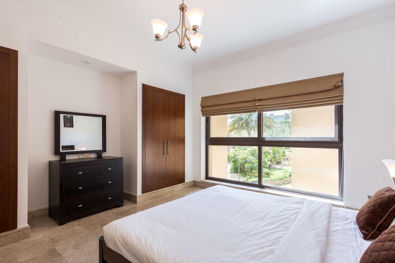 Beachfront Two Bedrooms On Palm Jumeirah By Deluxe Holiday Homes Дубай Екстериор снимка