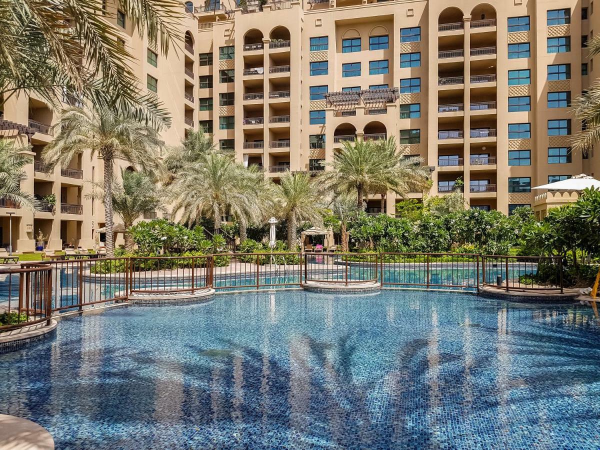 Beachfront Two Bedrooms On Palm Jumeirah By Deluxe Holiday Homes Дубай Екстериор снимка
